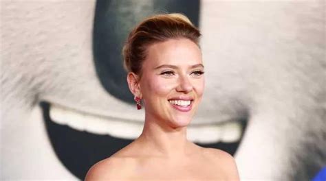 Scarlett Johansson was uncomfortable discussing intimate scene。